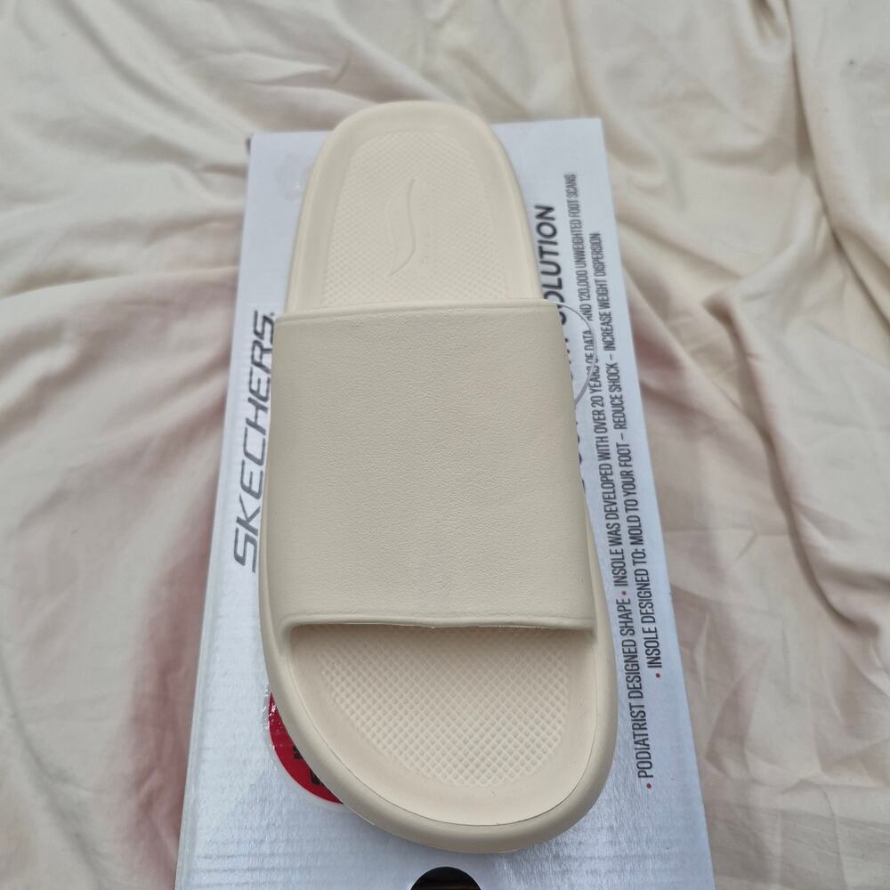 Skechers Foamies Arch Fit Slide Sandal in Cream - Picture 4 of 8
